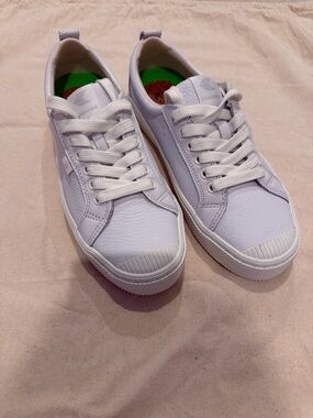 Cariuma White Leather Sneakers